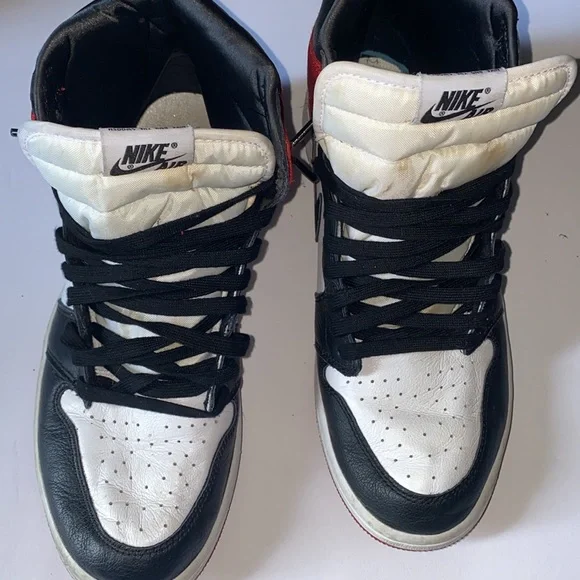 Air Jordan 1 Retro High Satin Black Toe